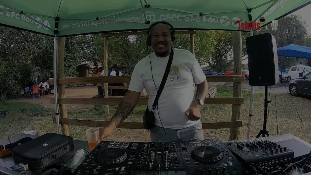 South African Deep House | Sunday Service | Rabs Vhafuwi | Mixed By Phoramansa At Zenis Carwash